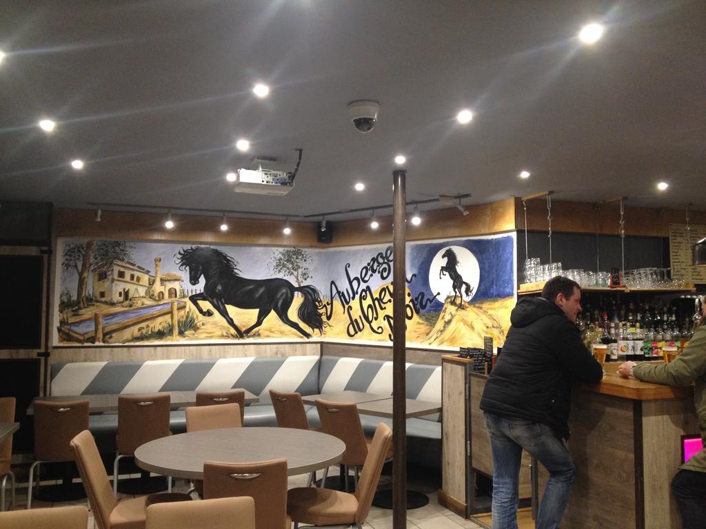 Le Cheval Noir Hotel Paris ป็องแต็ง ภายนอก รูปภาพ