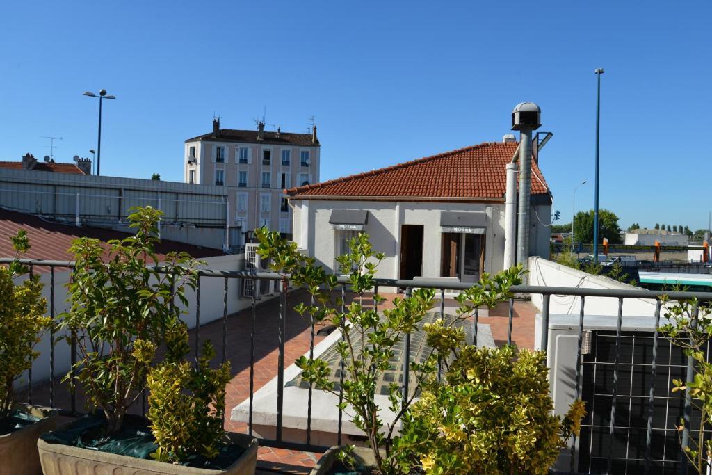 Le Cheval Noir Hotel Paris ป็องแต็ง ภายนอก รูปภาพ