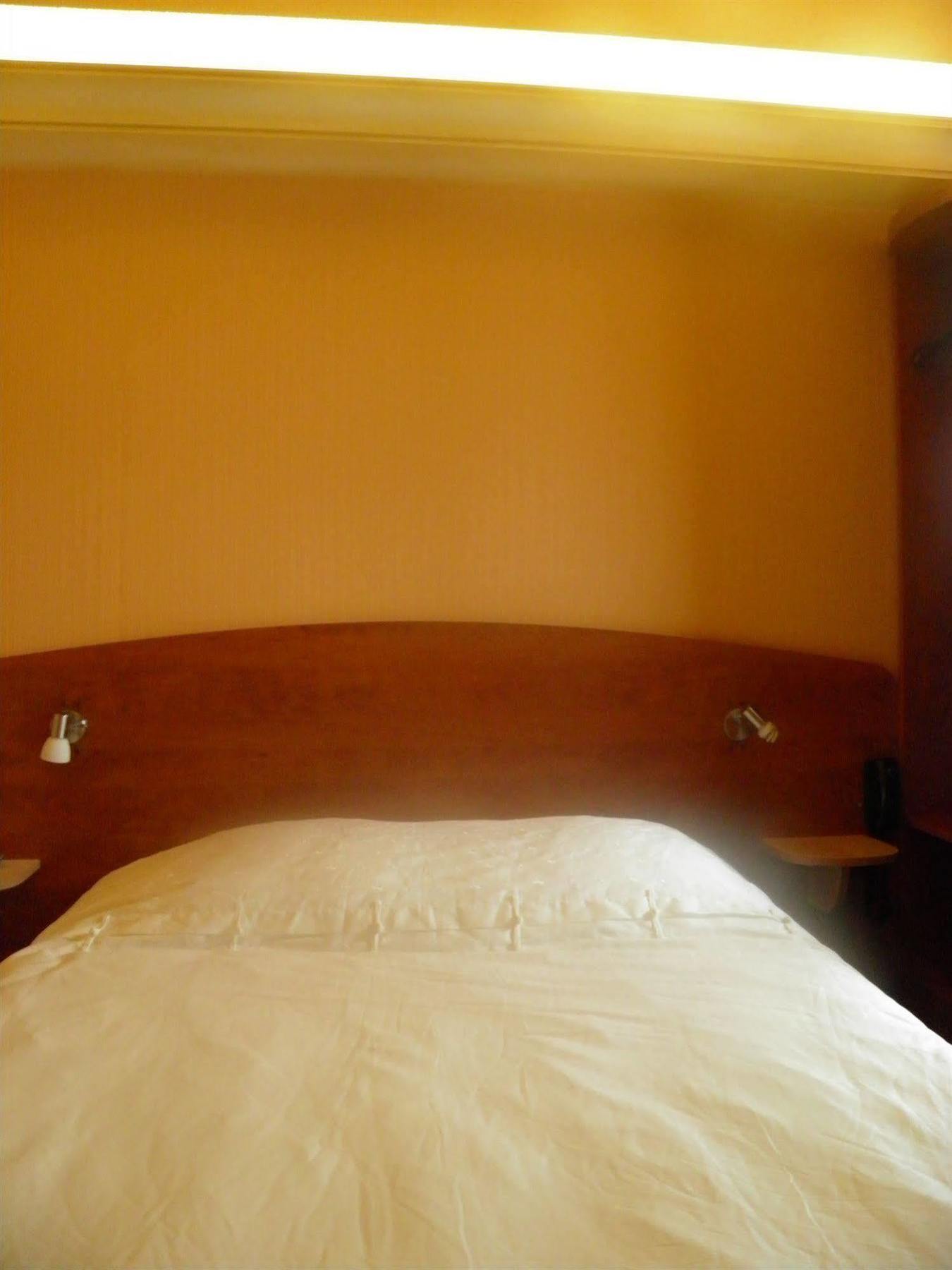 Le Cheval Noir Hotel Paris ป็องแต็ง ภายนอก รูปภาพ