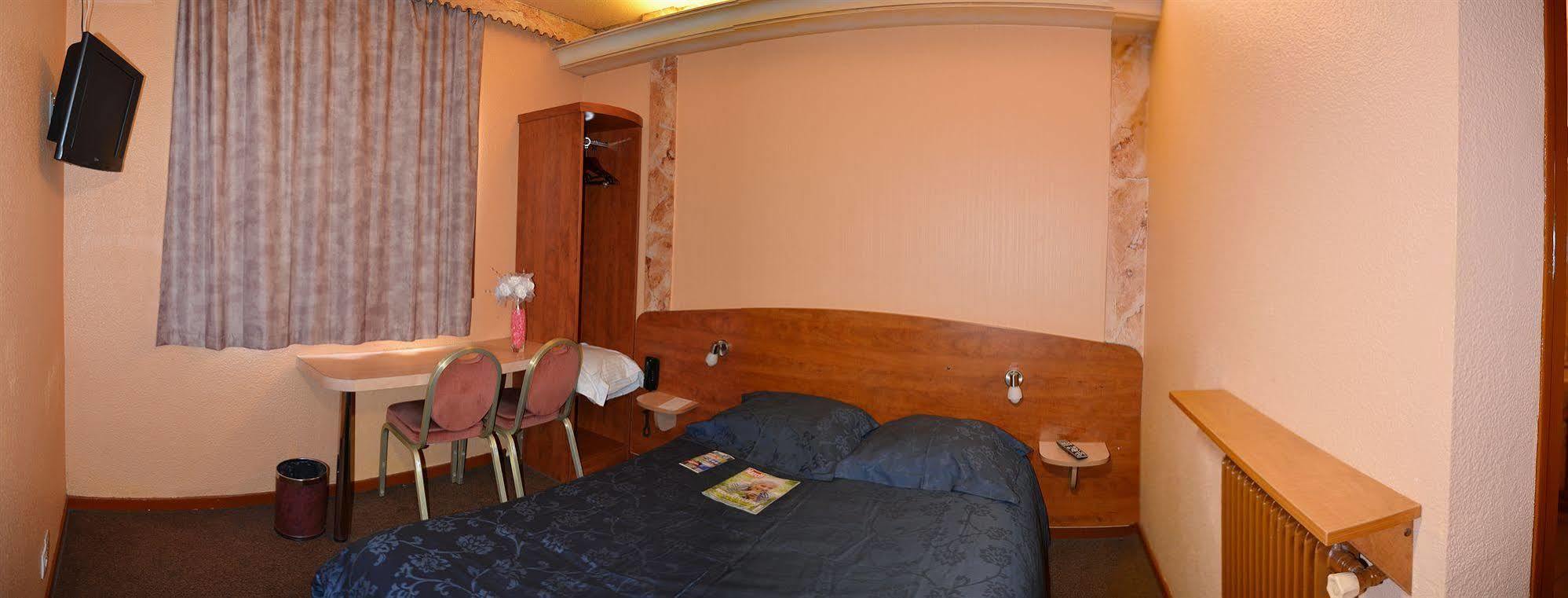 Le Cheval Noir Hotel Paris ป็องแต็ง ภายนอก รูปภาพ